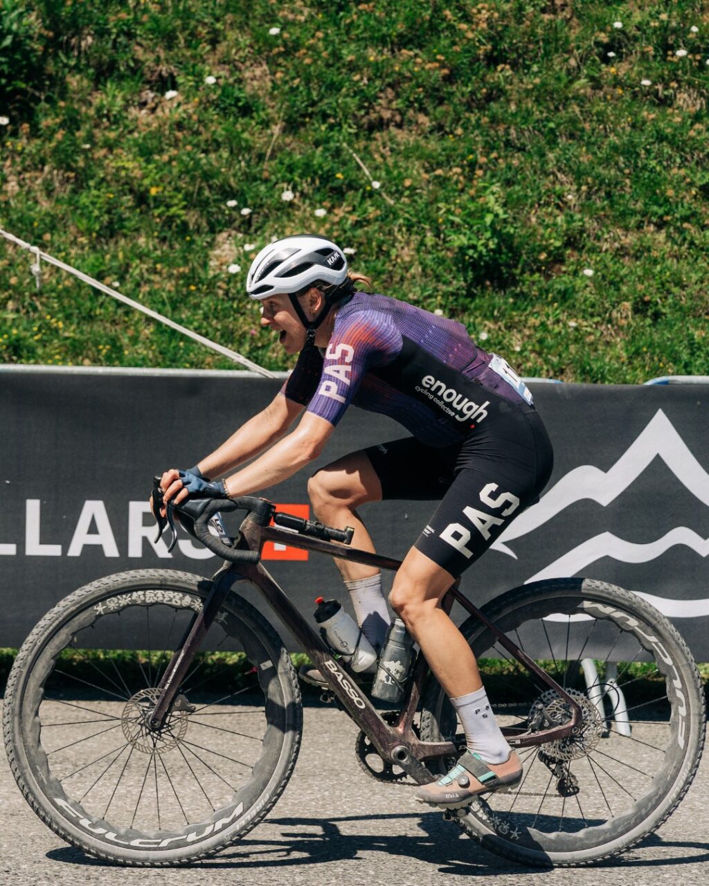 Gravel in @alpesvaudoises Le monde du gravel ne connaît pas un seul paradis, mais plusieurs. Il est sûr que la région de @villarstourisme en fait partie. 😍Rendez-vous le dimanche 12 juillet pour le découvrir. 😉Infos et inscriptions –> lien en bio !___The world of gravel isn’t home to just one paradise, but several. The @villarstourisme region is certainly one of them. 😍Join us on Sunday 12 July to find out for yourself. 😉Info and registration –> link in bio!📷 @alexandrablumvisuals #themajestics #villars #alpesvaudoises