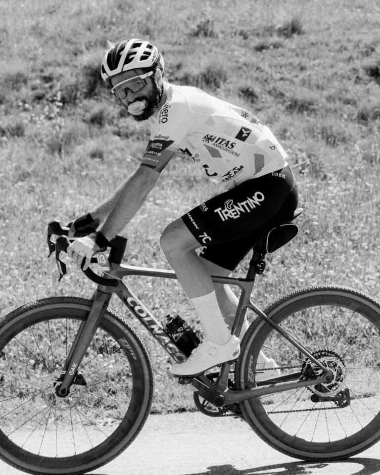 Christmas rides 🎅

Cette période de l'année où tu roules pour le plaisir (et faire le fond 😉). Une petite visite à la famille et tu repars avec un bout de panettone pour le retour.

Manger pour rouler ou rouler pour manger ??? L'éternelle question subsiste. 🤔

___

That time of year when you cycle for pleasure (and to build up your endurance 😉). A quick visit to the family and you leave with a slice of panettone for the end of your ride.

Eat to cycle or cycle to eat??? The eternal question remains. 🤔

📷 @alexandrablumvisuals 

#themajestics 
#villars #alpesvaudoises