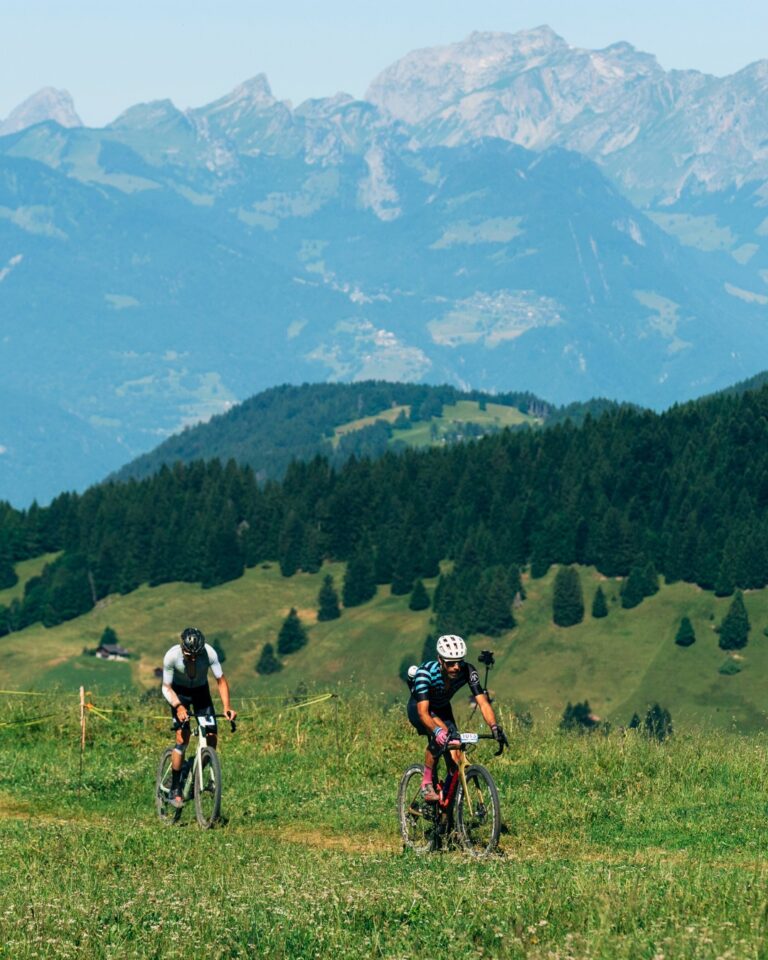 Chasing the sky ... and the meuuhhh 🐮

Une arrivée au sommet, dans un cirque naturelle Made in @alpesvaudoises 😍

Un petit paradis pour grimpeur ou pour les graveleurs les plus aventuriers.

Infos et inscriptions –> lien en bio !

___

A summit finish in a natural cirque Made in @alpesvaudoises 😍

A little paradise for climbers or the most adventurous gravel riders.

Information and registration –> link in bio!

📷 @alexandrablumvisuals 

#themajestics 
#villars #alpesvaudoises