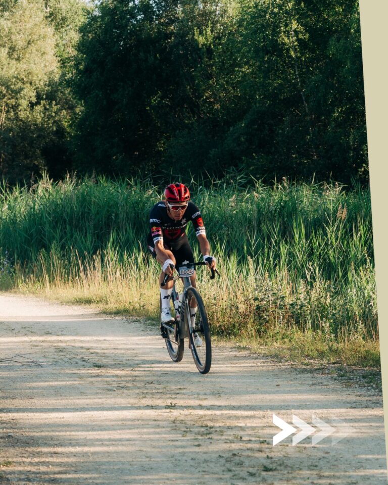 Full gazzZZZzzzz ! 🚴🏻💨Une première partie en plaine, une seconde en mode alpin. Choisi les bons braquets et inscrits toi avant le 31 mars pour bénéficier de tarifs avantageux.✍️ lien en bio !___The first half is on flat terrain, the second in an alpine profile. Choose the right gears and sign up before 31 March to take advantage of discounted rates.✍️ Link in bio!📷 @alexandrablumvisuals #themajestics #villars #alpesvaudoises
