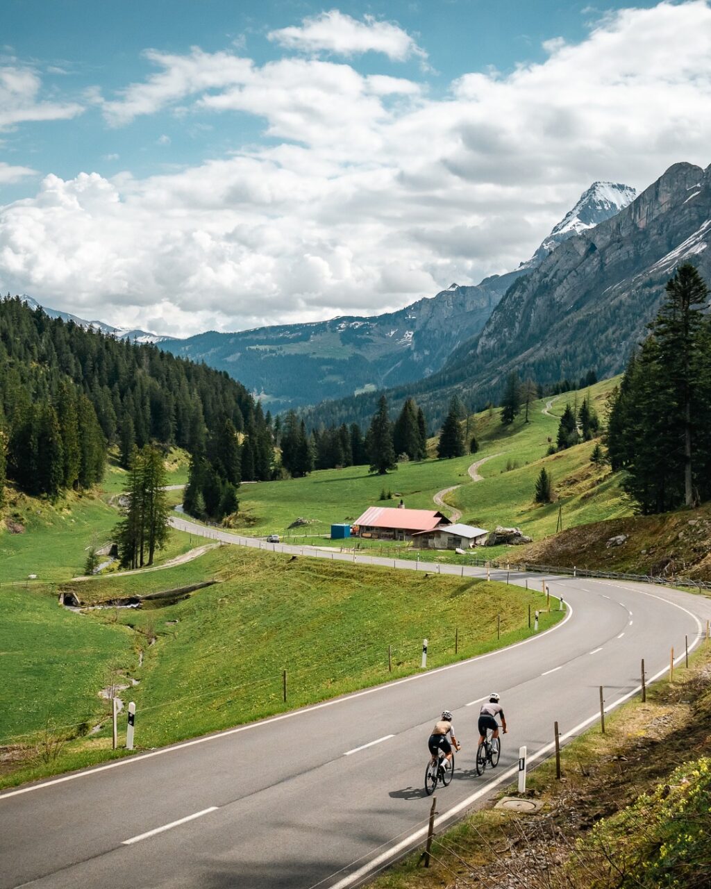 Paradise Valley 😍

On n'est pas bien dans les premiers virages après le Col du Pillon ?

En tout cas, il est difficile de faire davantage #swissneyland que ça. 🐮🇨🇭

Pour découvrir les plus belles routes des @alpesvaudoises, rendez-vous les 10, 11 et 12 juillet.

___

Isn't it lovely in the first few bends after the Col du Pillon?

In any case, it's hard to get a more #swissneyland landscape than that. 🐮🇨🇭

To discover the most beautiful roads in the @alpesvaudoises, come along on 10, 11 and 12 July.

📷 @aswisswithapulse 

#themajestics 
#villars #alpesvaudoises