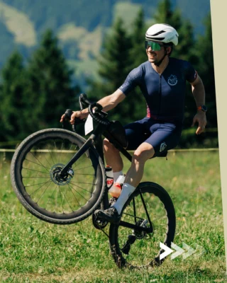 Tic tac tic tac – Le grand jour approcheTu es prêt, ton vélo est prêt et ta stratégie de course est prête. C'est parfait. 🚴‍♂️⛰️Il ne te reste maintenant plus qu'à t'inscrire. Pour cela, va faire un tour dans le lien en bio ✍️___You’re ready, your bike’s ready and your race strategy’s sorted. That’s perfect. 🚴‍♂️⛰️All you need to do now is sign up. To do that, just click on the link in bio ✍️📷 @alexandrablumvisuals #themajestics #villars #alpesvaudoises