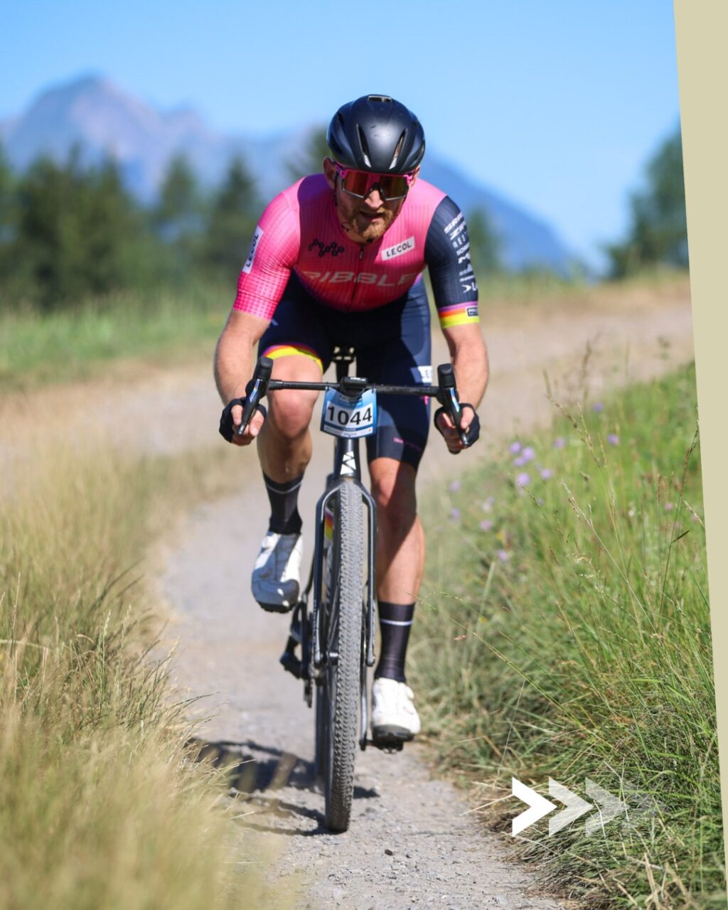 Gravel, granfondo, contre-le-montre ... ou le triptyque !Que ce soit sur une ou plusieurs courses ; pour découvrir la région ou envoyer des watts dans chaque ascension ; ou pour le plaisir de retrouver les copains au Finisher Village, l'on a tous une bonne raison de s'inscrire. 🚴🏻 ⛰️ 🌈Ce n'est pas encore fait ? Fonce dans le lien en bio et profite des tarifs Regulars (valables jusqu'au 12 mai, 23h59). ✍️___Whether you’re doing one race or several; whether you’re exploring the region or giving it your all your watts on every climb; or simply looking forward to meeting up with friends in the Finisher Village, we all have a good reason to sign up. 🚴🏻 ⛰️ 🌈Haven’t done it yet? Head to the link in the bio and take advantage of the Regular rates (valid until 12 May, 11.59 pm). ✍️📷 @kuva.swiss #themajestics #villars #alpesvaudoises