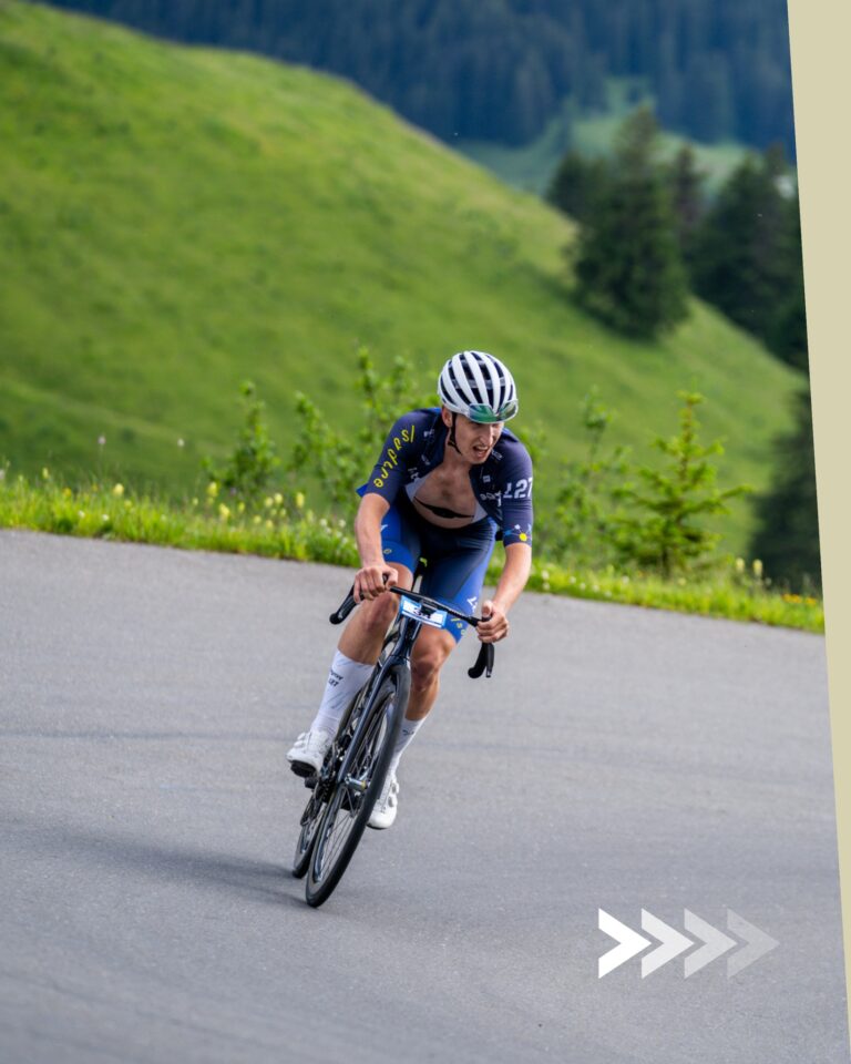 Le vendredi, c'est contre-la-montre ⏱️ 🚴🏻💨... et même contre-la-montre en côte ! Un format punchy à souhait où tu pourras débloquer les tuyaux sur 7.4km et 467m de dénivelé. 🥵Infos et inscriptions –> lien en bio ! ✍️___Friday is time trial day ⏱️ 🚴🏻💨... and a hill climb time trial! A properly challenging format where you can really push yourself over 7.4km and 467m of elevation gain. 🥵Info and registration –> link in bio! ✍️📷 @kuva.swiss #themajestics #villars #alpesvaudoises