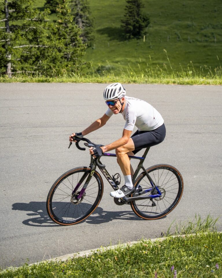 #fullgazfriday 🚴🏻💨

Le vendredi, c'est jour de chrono à The Majestics.

Une montée sèche reliant @villarstourisme au sommet du Col de la Croix. L'occasion de tout donner durant 7.5 km et 470 m de dénivelé positif. 🥵

Infos et inscriptions –> lien en bio

___

Friday is time trial day at The Majestics.

A steep climb from @villarstourisme to the Col de la Croix. A chance to give it your all over 7.5 km and 470 m of elevation. 🥵

Info and registration –> link in bio

#themajestics 
#villars #alpesvaudoises