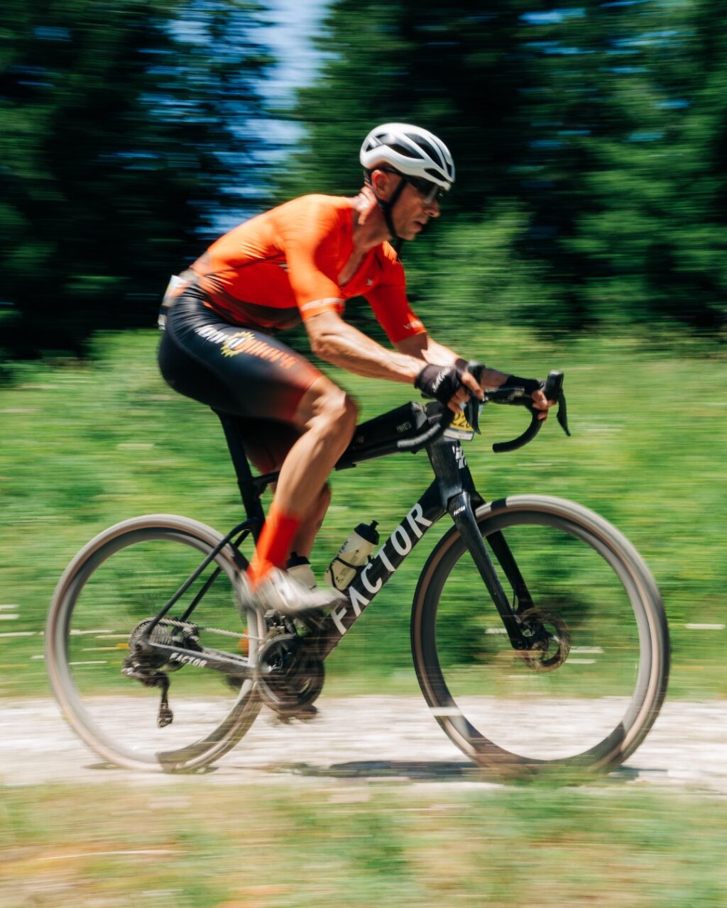 Gravel in @alpesvaudoises Le monde du gravel ne connaît pas un seul paradis, mais plusieurs. Il est sûr que la région de @villarstourisme en fait partie. 😍Rendez-vous le dimanche 12 juillet pour le découvrir. 😉Infos et inscriptions –> lien en bio !___The world of gravel isn’t home to just one paradise, but several. The @villarstourisme region is certainly one of them. 😍Join us on Sunday 12 July to find out for yourself. 😉Info and registration –> link in bio!📷 @alexandrablumvisuals #themajestics #villars #alpesvaudoises