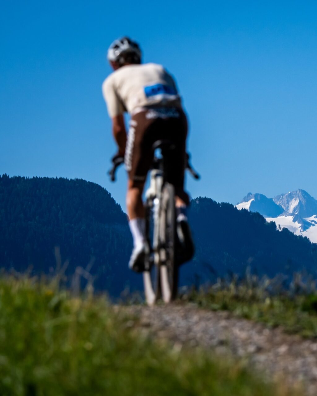 Merci @villarstourisme Merci @alpesvaudoises 

Pwhouaaaaaaaa 😍

Voici, en résumé, ce que nous avons retenu des paysages croisés ce weekend intense. 🚴🏻⛰️

Des points de vue idylliques que tu pourras retrouver l'an prochain (du 9 au 11 juillet) ou toute l'année en mode aventure et découverte. 💚🤍

___

Wowwwww 😍

Here’s a quick round-up of the scenery we took in during this action-packed weekend. 🚴🏻⛰️

Idyllic viewpoints that you can visit again next year (9–11 July) or explore all year round on an adventure of discovery mode. 💚🤍

📷 @kuva.swiss 

#themajestics 
#villars #alpesvaudoises