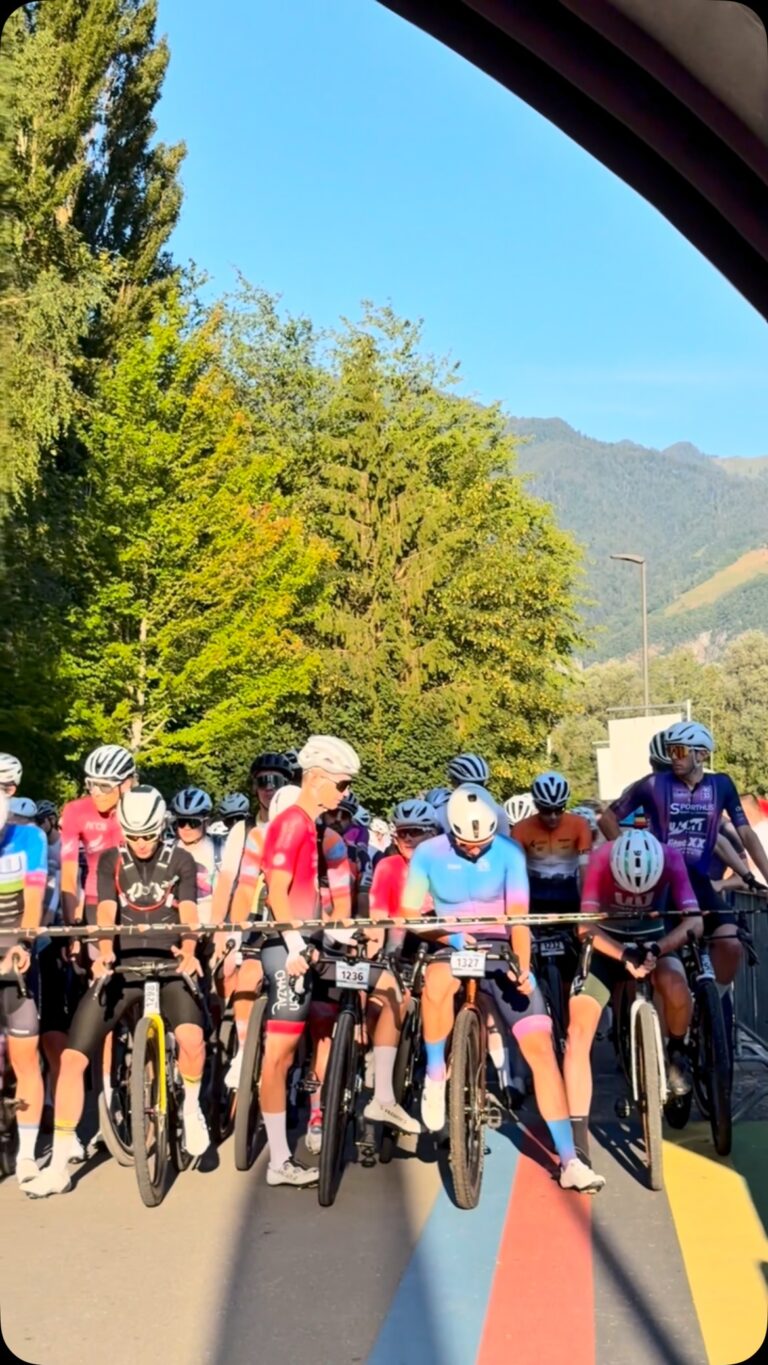 La route s’efface. Le terrain commence.

The Majestics Gravel 2026 a plongé les riders au cœur des Alpes vaudoises, entre forêts, pistes, crêtes et vallons ouverts, dans un décor aussi exigeant que spectaculaire.

Mais surtout : une course qualificative pour les Championnats du Monde 🌍
Top 25% dans chaque catégorie = ticket pour l’Australie 🎟️

Bravo à toutes celles et ceux qui ont relevé le défi 👏

Et félicitations aux qualifiés pour les Mondiaux.
________________

The road disappears. The terrain begins.

The Majestics Gravel 2026 took riders deep into the heart of the Vaud Alps, across forests, tracks, ridgelines and open valleys, in a setting as demanding as it is spectacular.

But above all: a qualifying race for the World Championships 🌍
Top 25% in each category = a ticket to Australia 🎟️
Well done to everyone who took on the challenge 👏

And congratulations to those who qualified for the World Championships.

#gravel #alpesvaudoises #themajestics #ucigravelsuisse #swissneyland