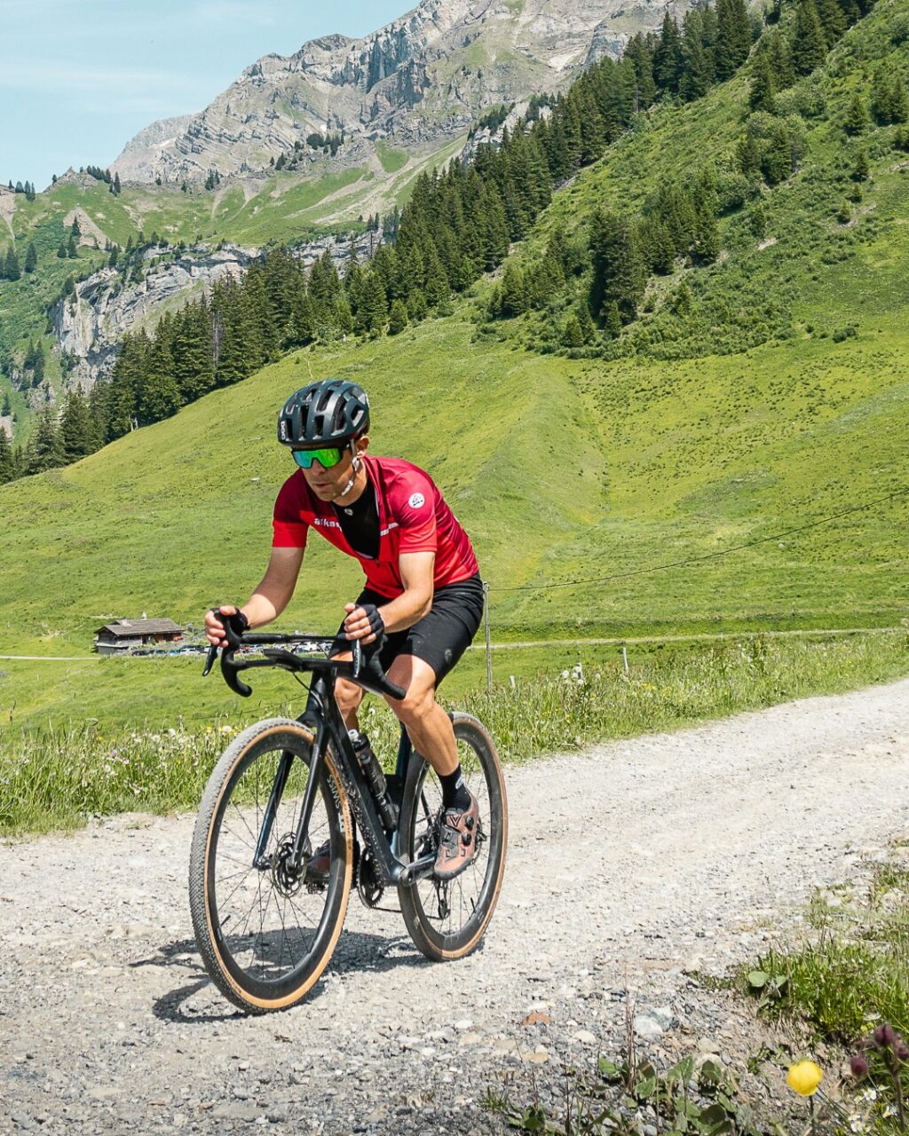 Gravel dans le Canton de Vaud – Participe à l'enquêtePartenaire institutionnel de notre événement, le Canton de Vaud mène une enquête sur la pratique du gravel sur son territoire. 🚵Toi aussi, participe à forger la vision du Canton de notre pratique en cliquant dans le lien en bio 📋___As an institutional partner of our event, the Canton of Vaud is conducting a survey on gravel cycling within its territory. 🚵You too can help shape the Canton’s vision of our sport by clicking the link in our bio 📋📷 @aswisswithapulse #themajestics #villars #alpesvaudoises