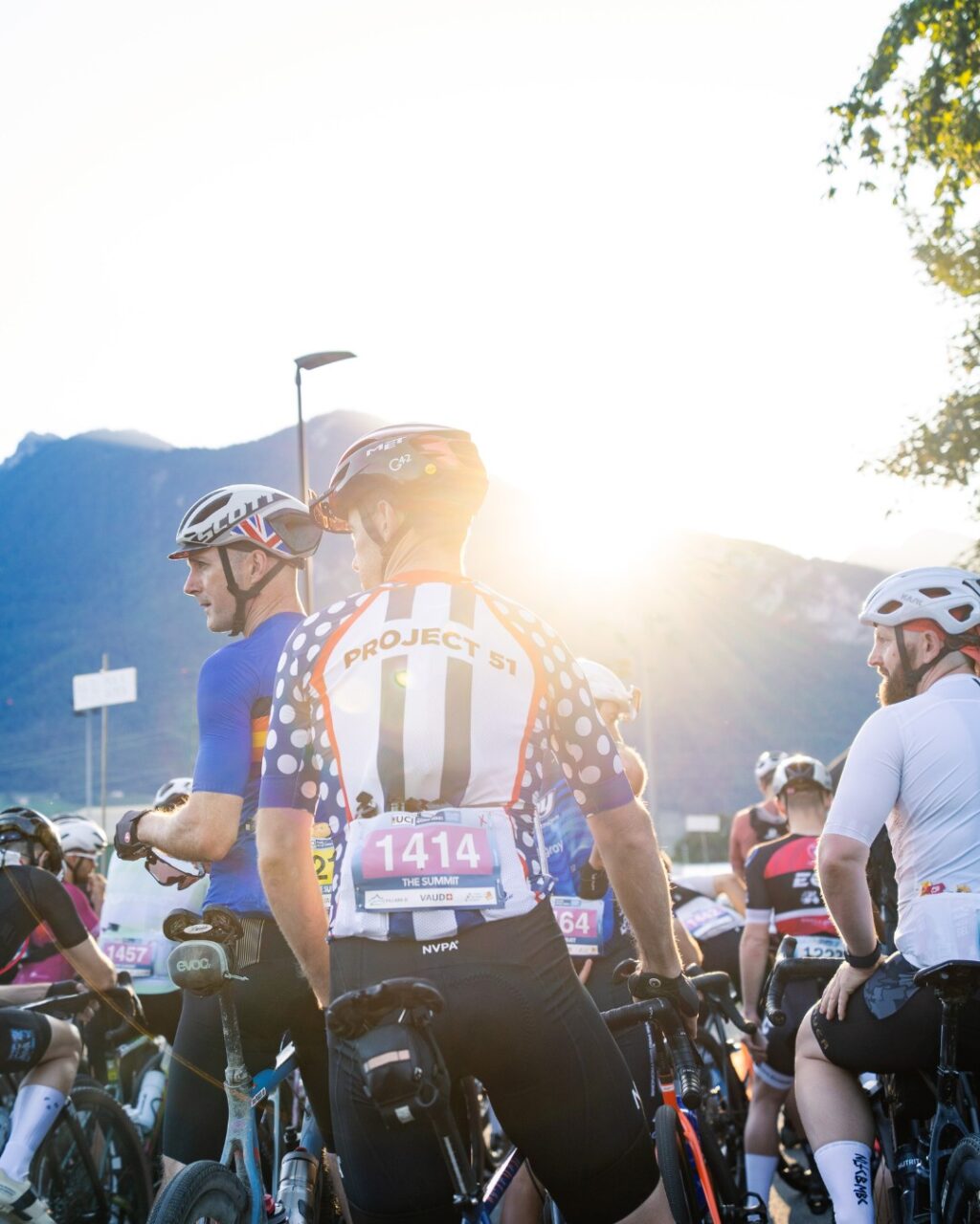 Riding in the sun 🚴🏻☀️😎Les jours rallongent, le temps se réchauffe et l'envie de challenge se fait pressente.Contre-la-montre, granfondo, gravel ... fais ton choix (ou tes choix !) et retrouve-nous le weekend du 10 au 12 juillet. 🚴🏻💨Infos et inscriptions –> lien en bio ✍️___The daylights are getting longer, the weather is warming up, and the desire for a challenge is growing.Time trials, granfondos, gravel rides... take your pick (or picks!) and join us on the weekend of 10–12 July. 🚴🏻💨Information and registration –> link in bio ✍️#themajestics #villars #alpesvaudoises